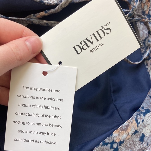 Beautiful floral David’s Bridal dress. Size 22 - Picture 8 of 9